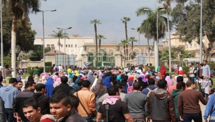 طلاب جامعة القاهرة في مظاهرة حاشدة ضد الانقلاب