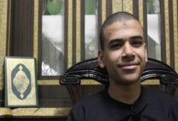 . "أصغر معتقل مصري" في أول حوار له فور إخلاء سبيله: كنت أرى قرار استمرار حبسي قبل التحقيق