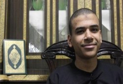 . "أصغر معتقل مصري" في أول حوار له فور إخلاء سبيله: كنت أرى قرار استمرار حبسي قبل التحقيق