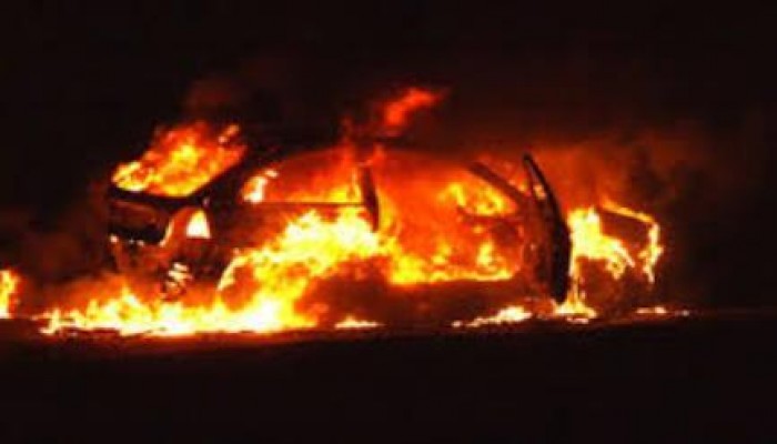 مجهولون يشعلون النيران في سيارة ضابط شرطة بالمحلة