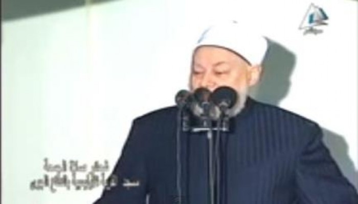 مفتي الدم علي جمعه يدعو "السيسي" من فوق المنبر لانشاء مصانع سلاح لمحاربة معارضي الانقلاب