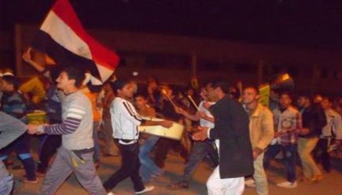 أهالي الاسكندرية ينددون بانقطاع النور والمياه خلال المسيرات الليليه