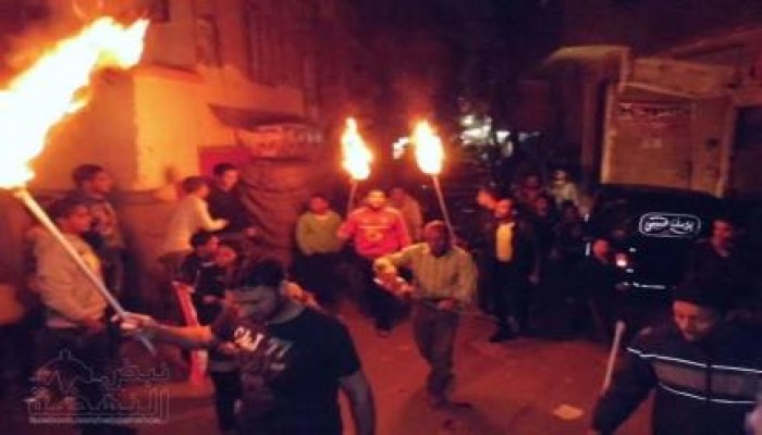 في سابقة هي الاولي من نوعها بالجيزة: مسيرة بالمشاعل بالبراجيل اعتراضا على انقطاع الكهرباء