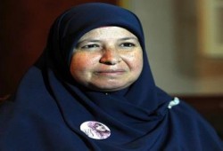 نشطاء يحتفون بزوجة البلتاجي أما مثالية