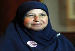 نشطاء يحتفون بزوجة البلتاجي أما مثالية