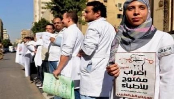 الأطباء تهدد باستقالات جماعية ردًا علي حكومة الانقلاب