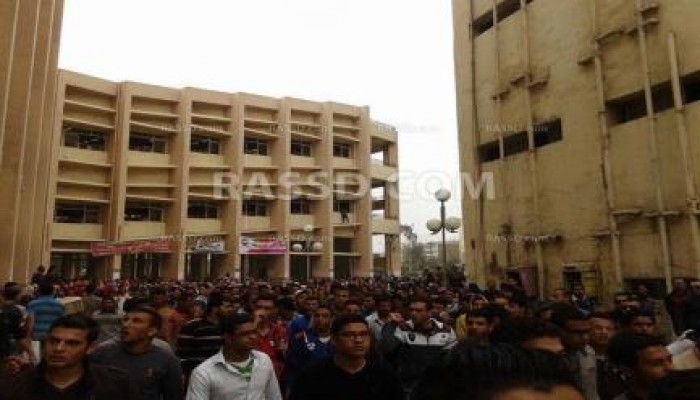 مسيرة حاشدة لطلاب جامعة الزقازيق رفضا للإنقلاب