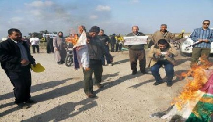 ثوار كفر الشيخ  يحرقون أعلام الصهاينة والأمريكان