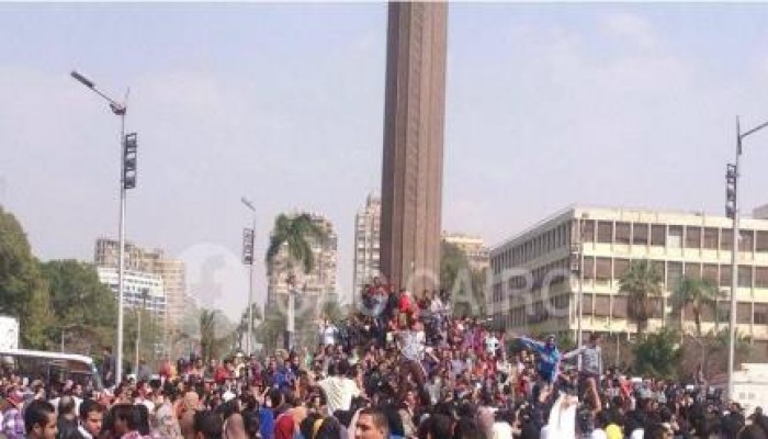 حركة ١٨ بانتظار مسيرة طلاب ضد الانقلاب امام المسلة