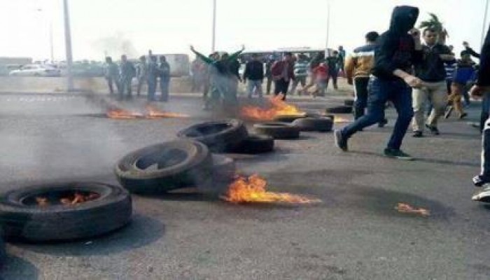 طلاب الجامعات الخاصة يقطعون طريق محور 26 يوليو