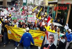 بالصور تظاهرة حاشدة مناهضة للانقلاب و داعمة للشرعية بجنوب افريقيا