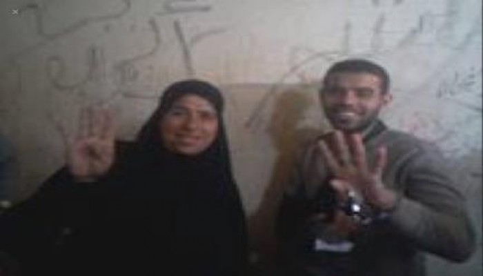 أم الشهيد طنطاوي: اعتقلوا ابنى الثانى ومنعوا عنه العلاج بسجن بورسعيد