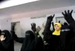 بالفيديو : مظاهرة لأمهات الشباب المعتقلين أمس فى محكمة بورسعيد تهتف "يا قضاة خافوا الله"