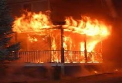 مجهولون يضرمون النيران في نقطة مرور بمركز المحلة الكبرى