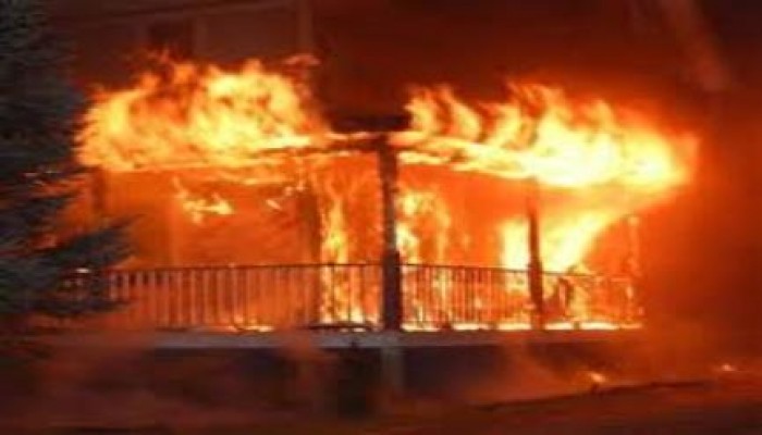 مجهولون يضرمون النيران في نقطة مرور بمركز المحلة الكبرى