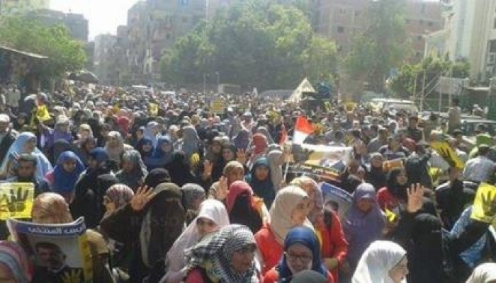 عشرات الآلاف من أهالي  المطرية وشبرا الخيمة والحدائق يتظاهرون في المطرية