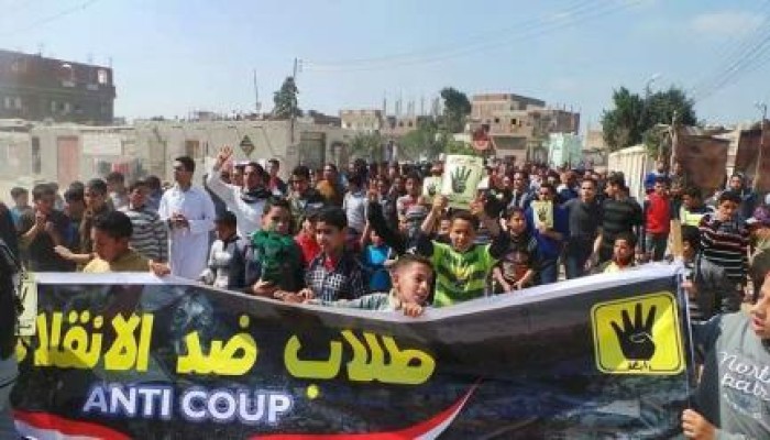 رغم القبضة الأمنية "طلاب ضد الانقلاب " تهتف ضد العسكر بـحوش عيسى