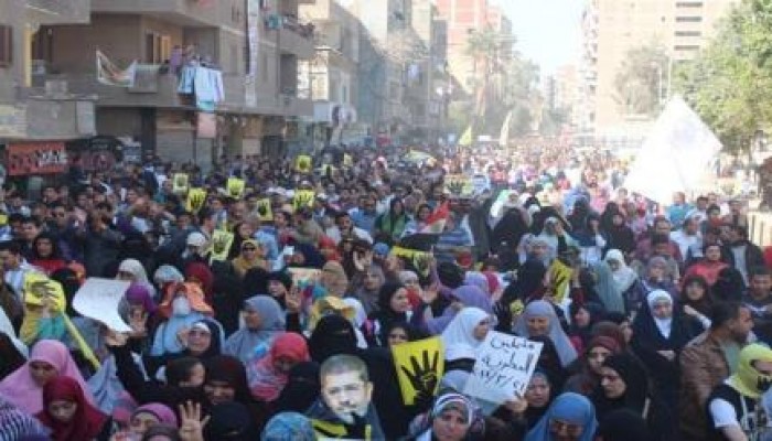 أهالى غرب الإسكندرية ينظمون مسيرة حاشدة بمنطقة الهانوفيل رفضاً للانقلاب العسكرى.