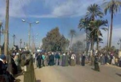 أهالي فاقوس يقطعون الطريق بأوامر المأمور