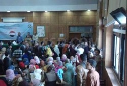 طلاب ضد الانقلاب يجبرون المحافظ على الهرب من احتفالية داخل كلية تربية ب‏دمنهور‬