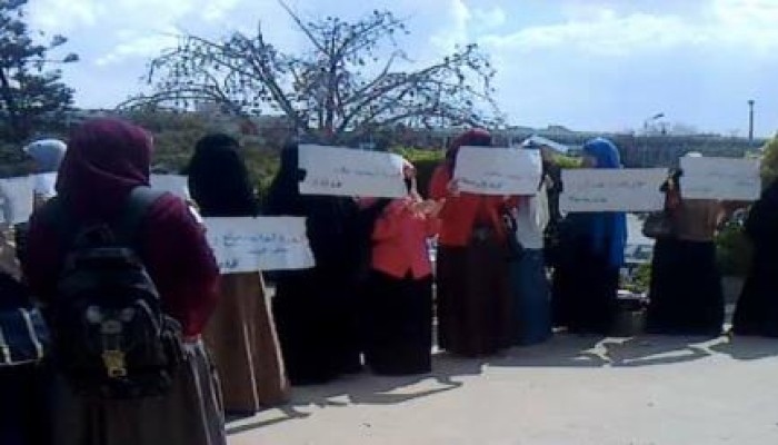 ثوار جامعة القناة يجبرون أمن الجامعة على إطلاق سراح زميلهم