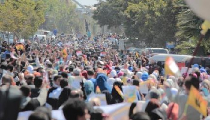 حشود ثوار الرمل تنتفض في جمعة معا للخلاص