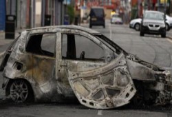 مجهولون يشعلون النيران في سيارة ضابط بوحدة مكافحة الإرهاب بالمحلة