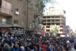 حشود مهولة .. والصور لجزء من مسيرة المطرية المتجهة إلى الألف مسكن