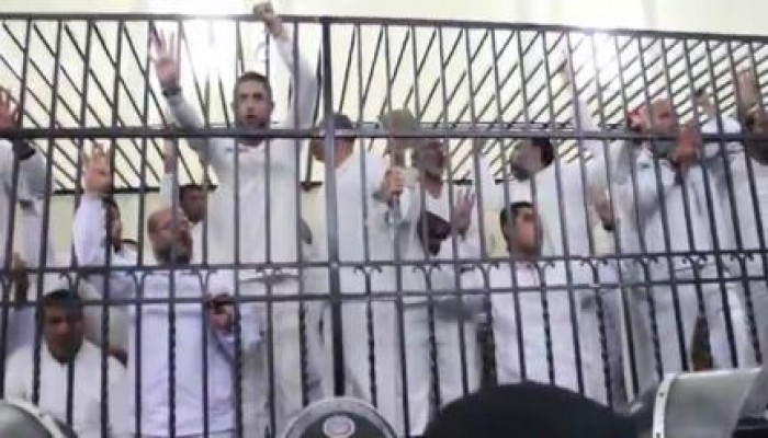 أبطال إسكندرية يستقبلون الإعدام بإنشاد: تهون الحياة وكل يهون ولكن اسلامنا لا يهون (فيديو)