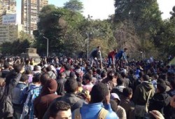 آلاف الطلاب بعين شمس ويهتفون: "حركة طلابية واحدة ضد السلطة اللي بتدبحنا"