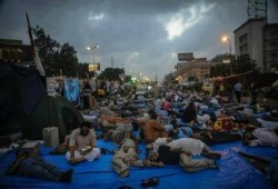 صورة وتعليق حتي لا ننسي صورة من اعتصام رابعة " عائدون "