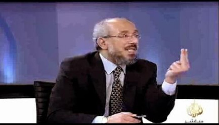 القدوسي : السيسي أقسم أن يلبس التاج … فالشعب لبسه الهاشتاج (فيديو)