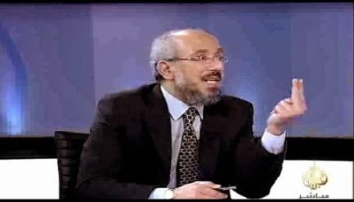 القدوسي : السيسي أقسم أن يلبس التاج … فالشعب لبسه الهاشتاج (فيديو)