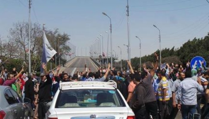 ثوار مدينة نصر يقطعون طريق صلاح سالم