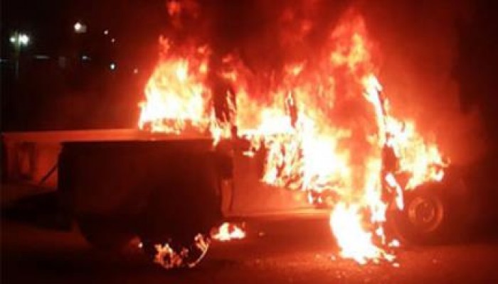 مجهولون يشعلون النيران في سيارة بوكس بالمحلة