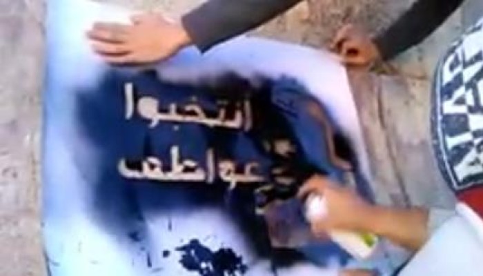 بالفيديو: هاشتاج "إنتخبوا العـر**" على الممشى السياحى وقاعدة تمثال ديليسيبس ببورسعيد