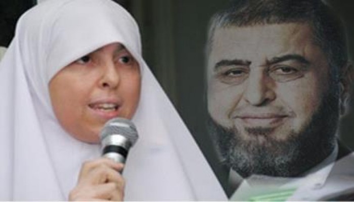 عائشة الشاطر: أبي يتعرض لمحاولة القتل البطيء .. لكنه يعيش في سجنه مع كتاب الله