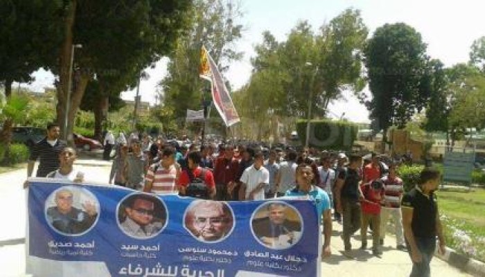 مسيرة طلابية رافضة للانقلاب العسكري بجامعة أسيوط