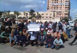 اعتصام عمال النظافه للمطالبة بـ"الأدني للأجور" ببور سعيد
