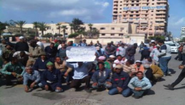 اعتصام عمال النظافه للمطالبة بـ"الأدني للأجور" ببور سعيد