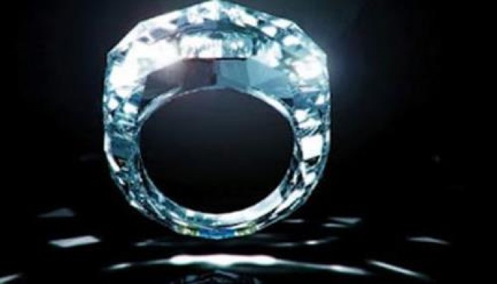 علماء فلك يكتشفون خاتمًا ضخمًا من الألماس فى الفضاء