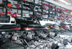 وقفة لمستوردي قطع غيار السيارات بكفرالشيخ اعتراضاً على إلغاء الاستيراد