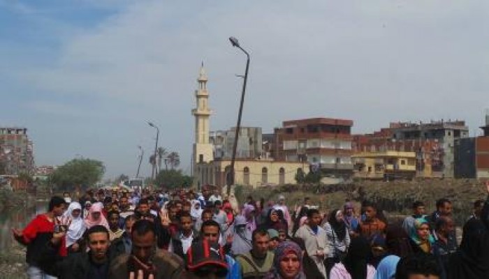 مسيرة لمناهضي الانقلاب العسكري بمنطقة عزبة البحر بالاسكندرية "الانقلاب أصل الخراب"