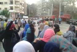 وقفة لشباب وفتيات بمقربة من مقر أمن الدولة في طنطا