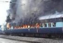 تعطل حركة القطارات بخط الصعيد بعد احتراق مقدمة قطار أسوان
