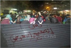 ثوار طنطا يهتفون: "انتخبوا العر** رئيس لمصر" ردا على اعتداء مؤيدي السيسي على مسيرتهم