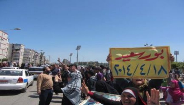 بالصور: مسيرة صباحية لأحرار بورسعيد في جمعة "مصر ليست تكية"