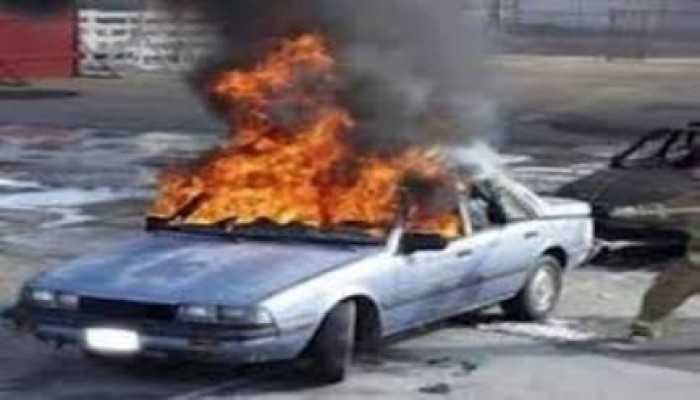 مجهولين  يشعلون النيران في سيارة ضابط شرطة بالمحلة