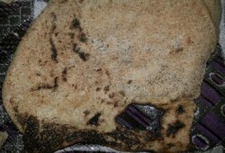 (فضيحة) فقط في عصر الانقلاب.. الخبز بالسوس والدود في بني سويف (صور)