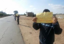 سلسلة بشرية بكفرالشيخ على طريق قلين طنطا لرفض الانقلاب العسكري